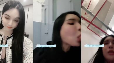 广州Ts潘霜霜 商场楼道里就先口上了  紧张又刺激。 穿上衣服是淑女 脱了衣服是什么？